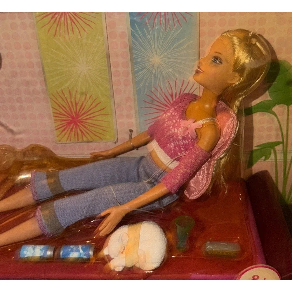 Mattel- Barbie HOME Bed & Doll Bedroom Gift Set (NWT) Vintage
